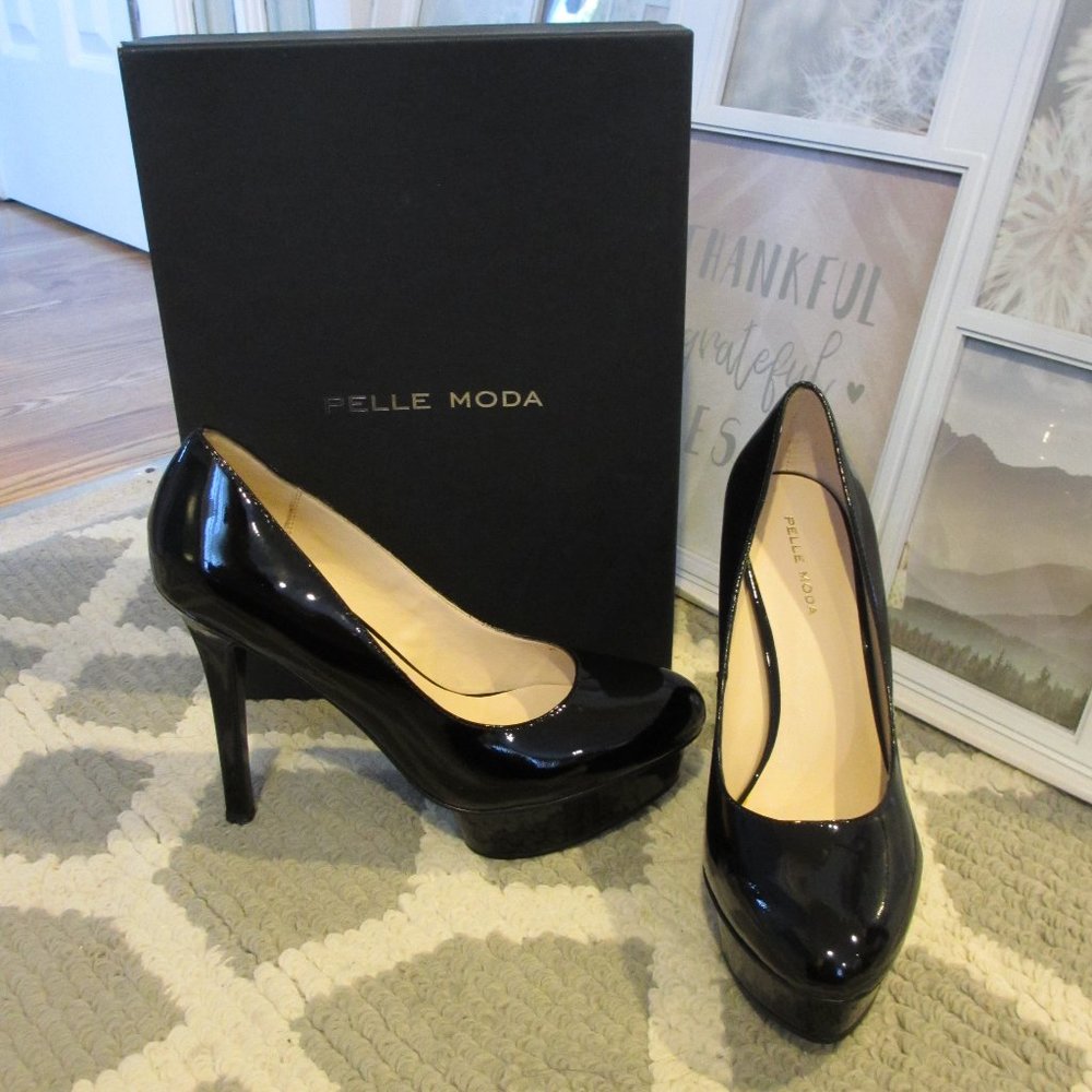 Neiman Marcus Pelle Moda Black Pumps size 8.5 New!